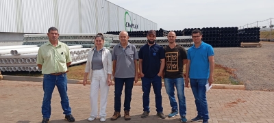 EQUIPE TÉCNICA DO SAAE VISITA INDÚSTRIA DA CINFLEX PARA CONHECER MATERIAIS DE NOVAS LIGAÇÕES
